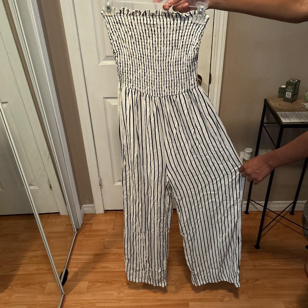 🤍strapless black & white striped jumpsuit (us small)